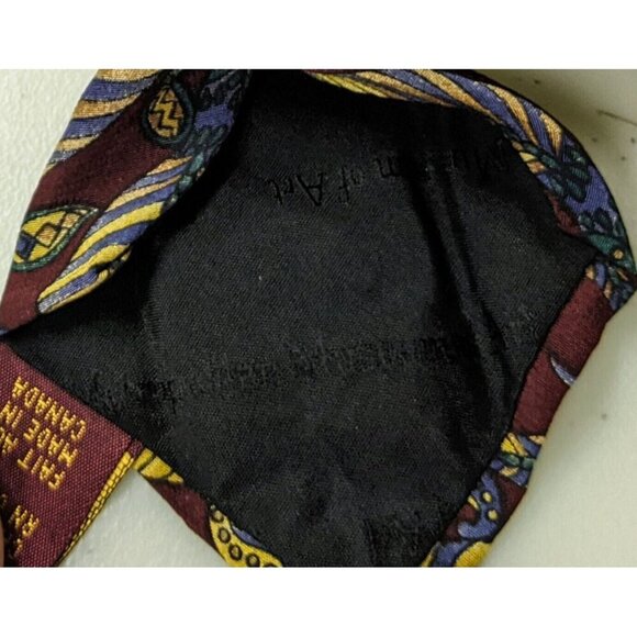 METROPOLITAN MUSEUM OF ART - MEN'S RED PAISLEY FEATHER PRINT 100% SILK TIE - Picture 8 of 8